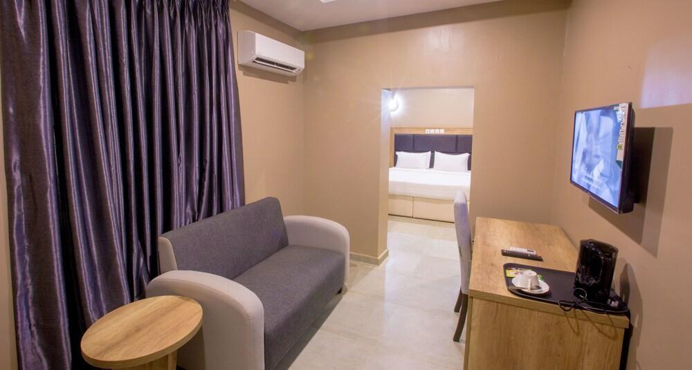 /web/uploads/116/Ivana Suites/room-photos/Suite/suite.jpg